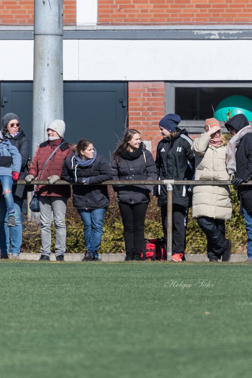 Bild 249 - B-Juniorinnen Halbfinale SVHU - Holstein Kiel : Ergebnis: 3:0